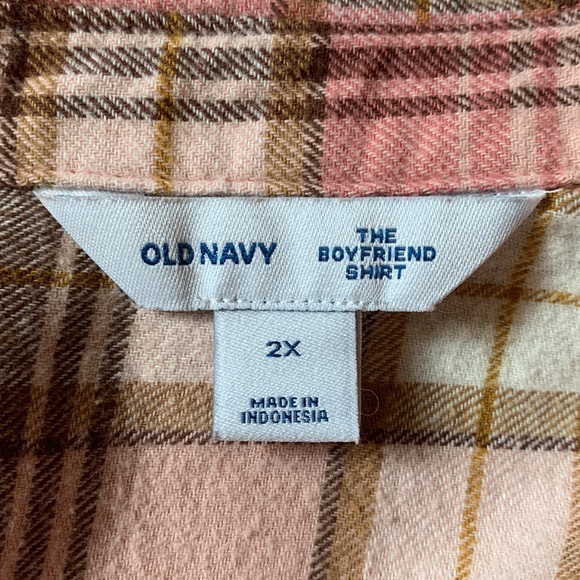 Old Navy Women’s Plus Size Boyfriend Shirt - Picture 5 of 6